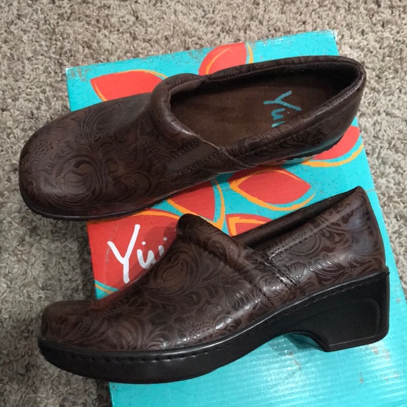 yuu bethanee slip on shoes